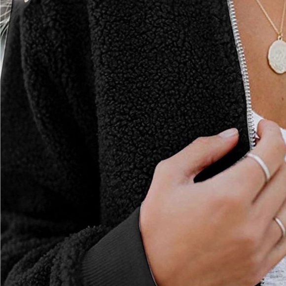 Gently Used - Women's Sherpa Fleece Jacket - Picture 5 of 5